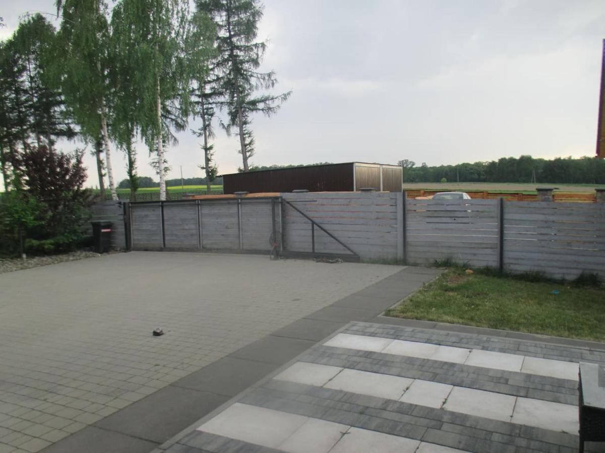 Villa Dom Z Ogrodem Laka  Exterior foto